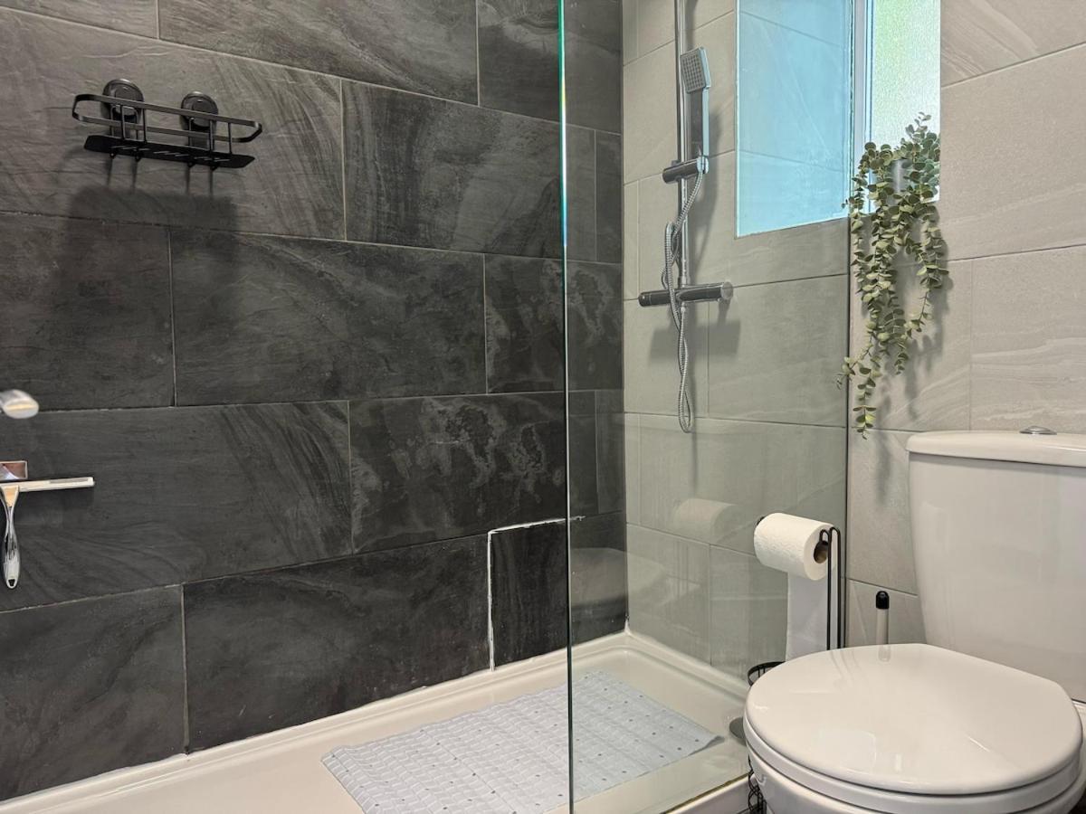Ground Floor 2-bed In Hackney London