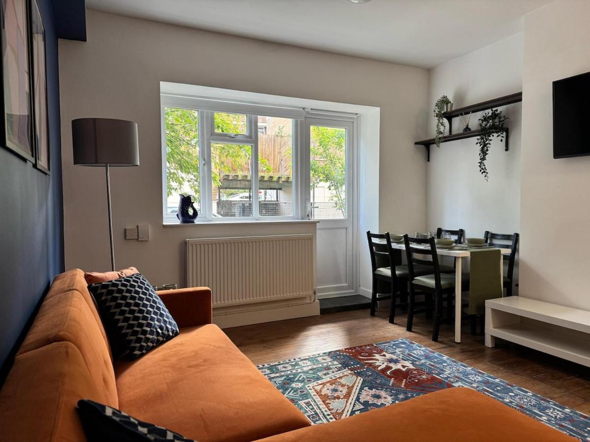 Ground Floor 2-bed In Hackney Apartment *