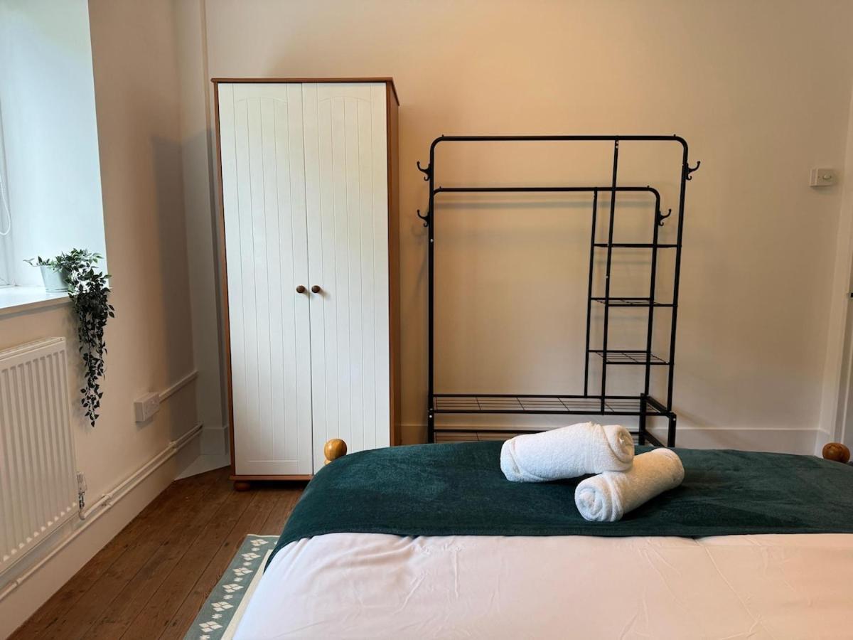 Apartment Ground Floor 2-bed In Hackney London