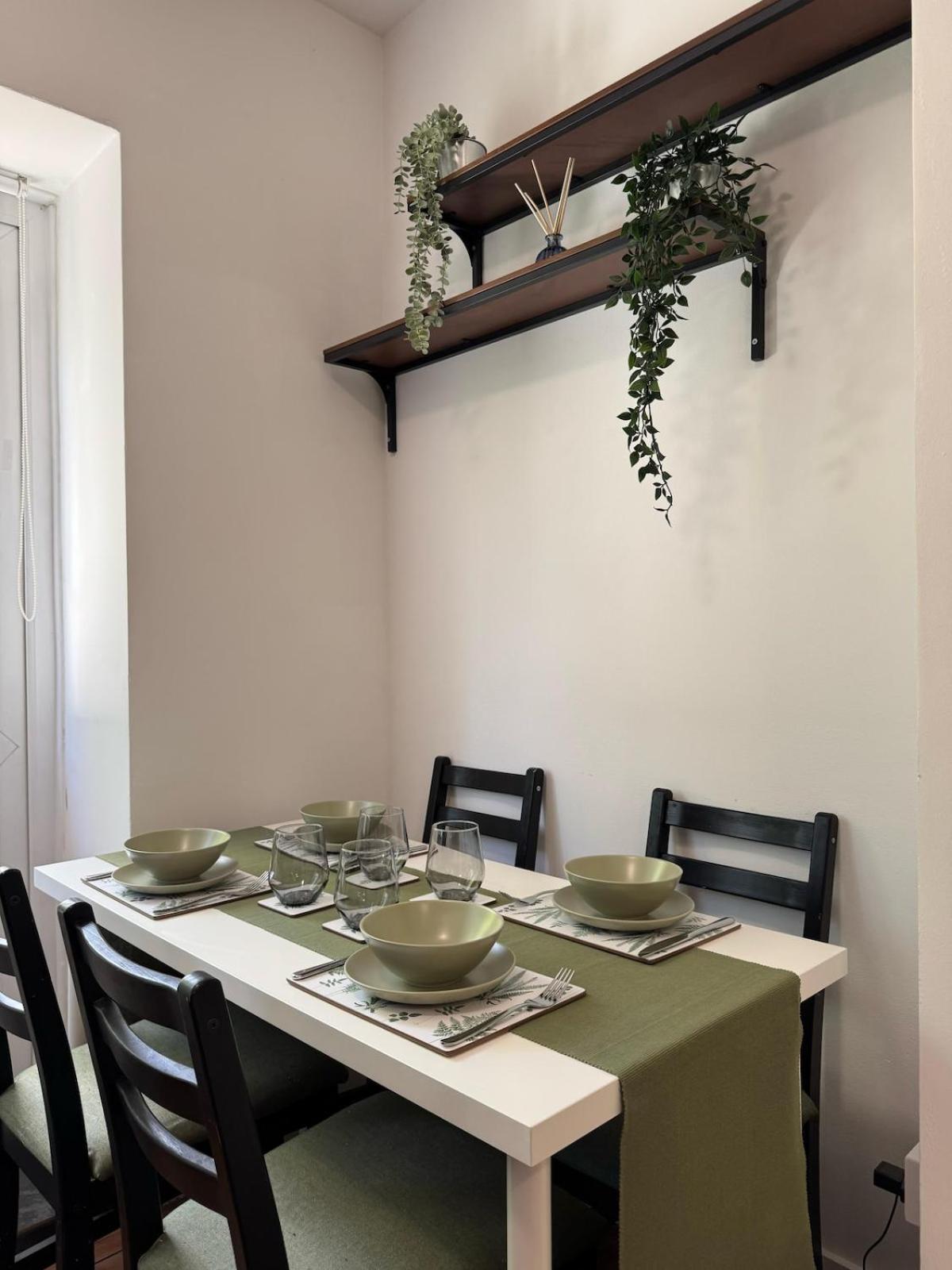 Ground Floor 2-bed In Hackney Apartment *