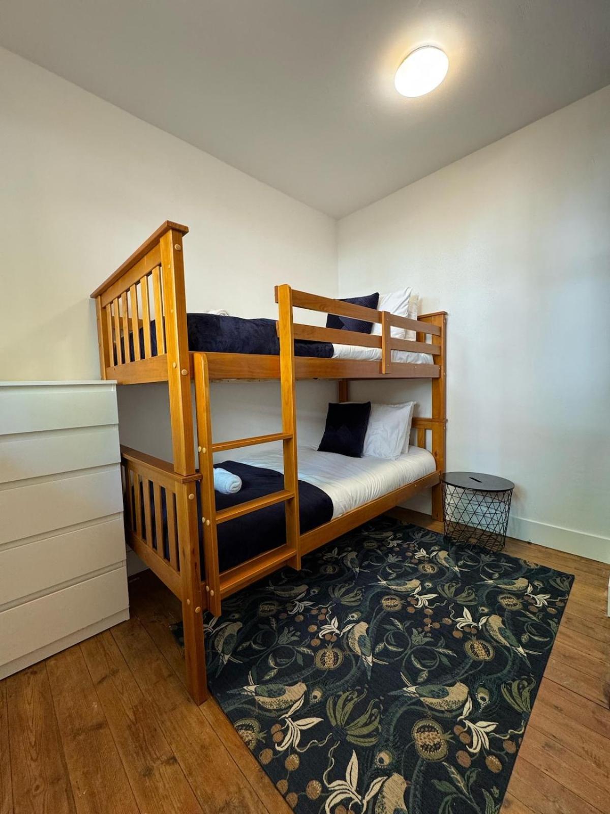 Ground Floor 2-bed In Hackney Apartment London