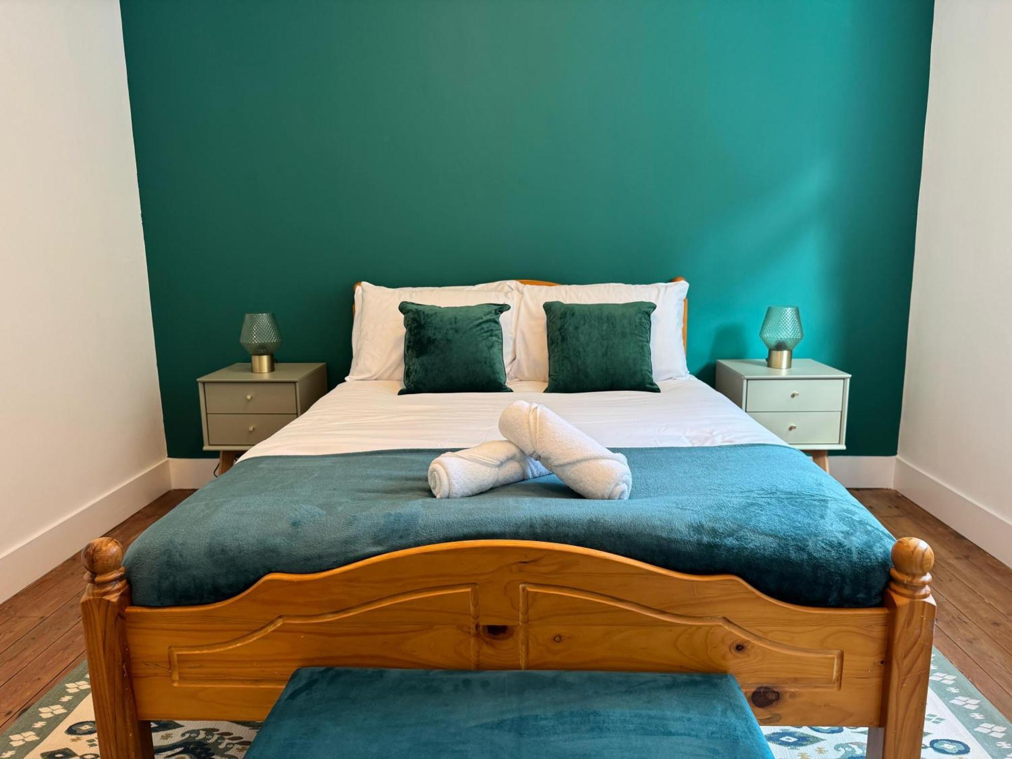 Ground Floor 2-bed In Hackney Apartment London